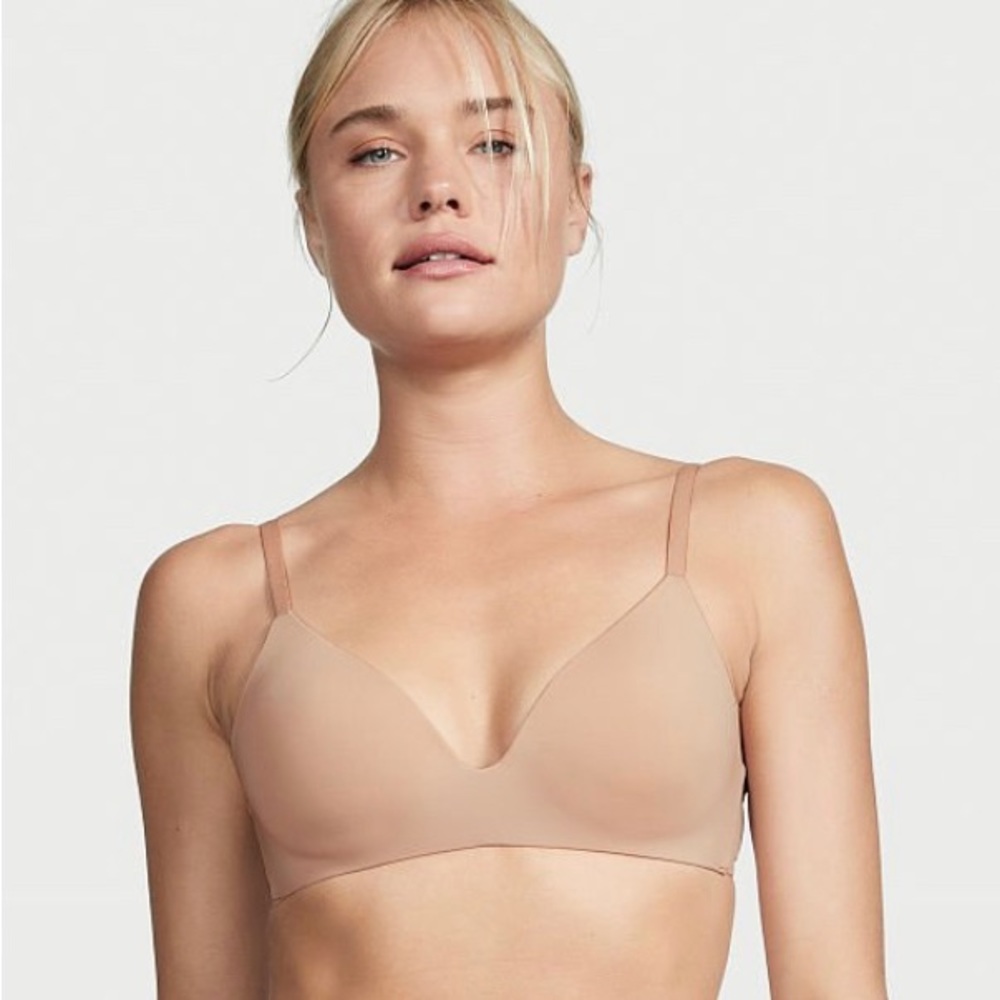 Victoria’s Secret t-shirt lightly lined wireless bra sz D32